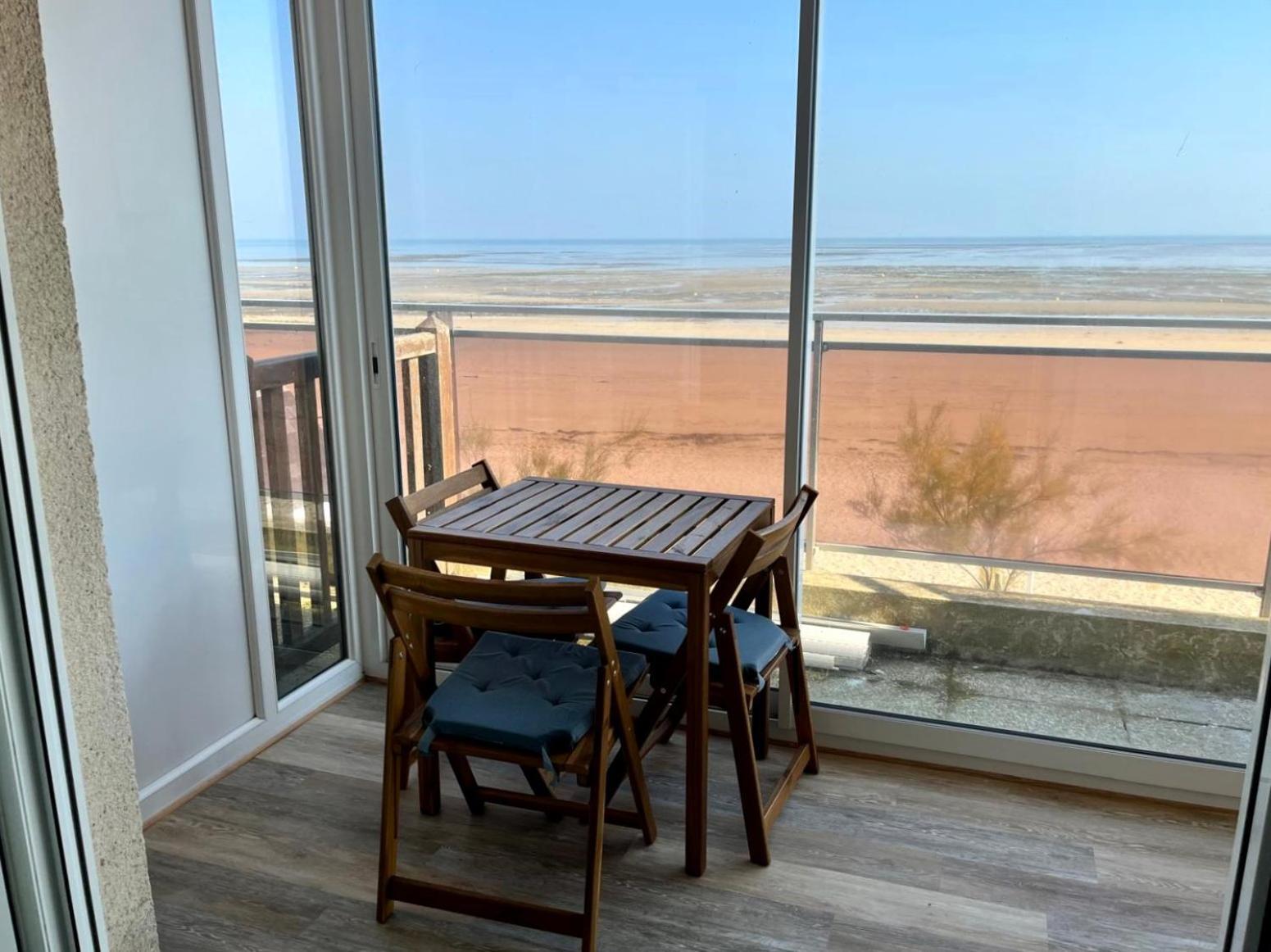 Mettons Les Voiles - Appt Vue Avec Loggia Apartment Bernieres-sur-Mer