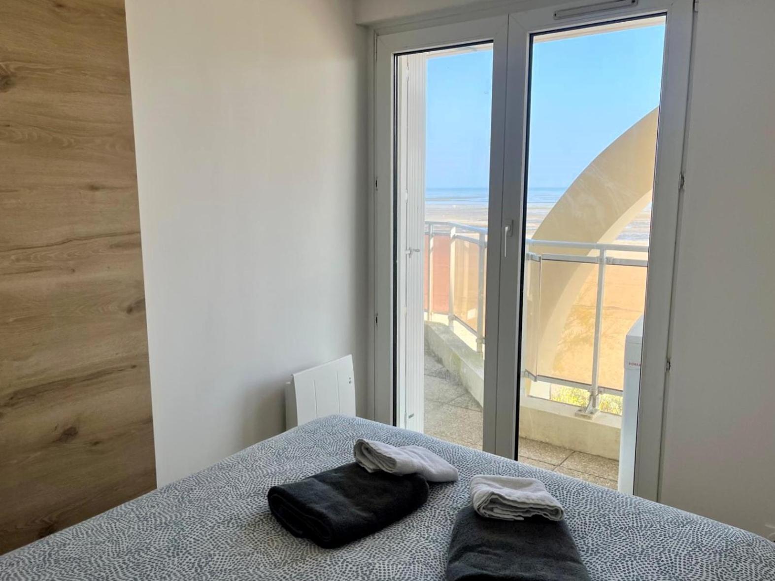 Mettons Les Voiles - Appt Vue Avec Loggia Apartment Bernières-sur-Mer