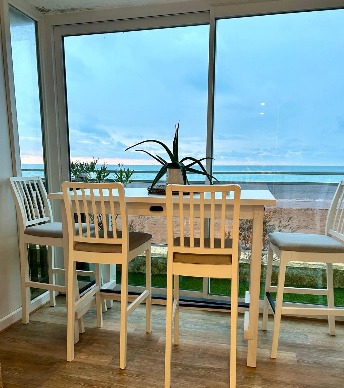 Mettons Les Voiles - Appt Vue Avec Loggia Apartment *